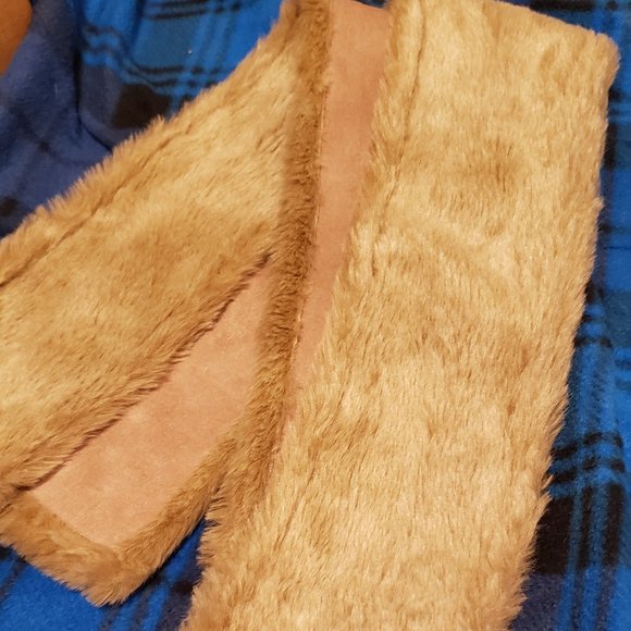 Scarf or wrap, Faux Fur 100% Polyester, Tan, picture distorts color - Picture 6 of 11